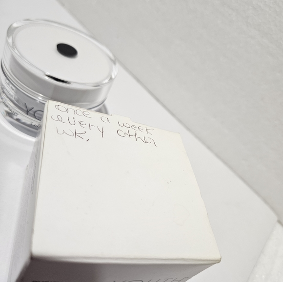 Youth Purifying Clay Mask - Picture 3 of 7